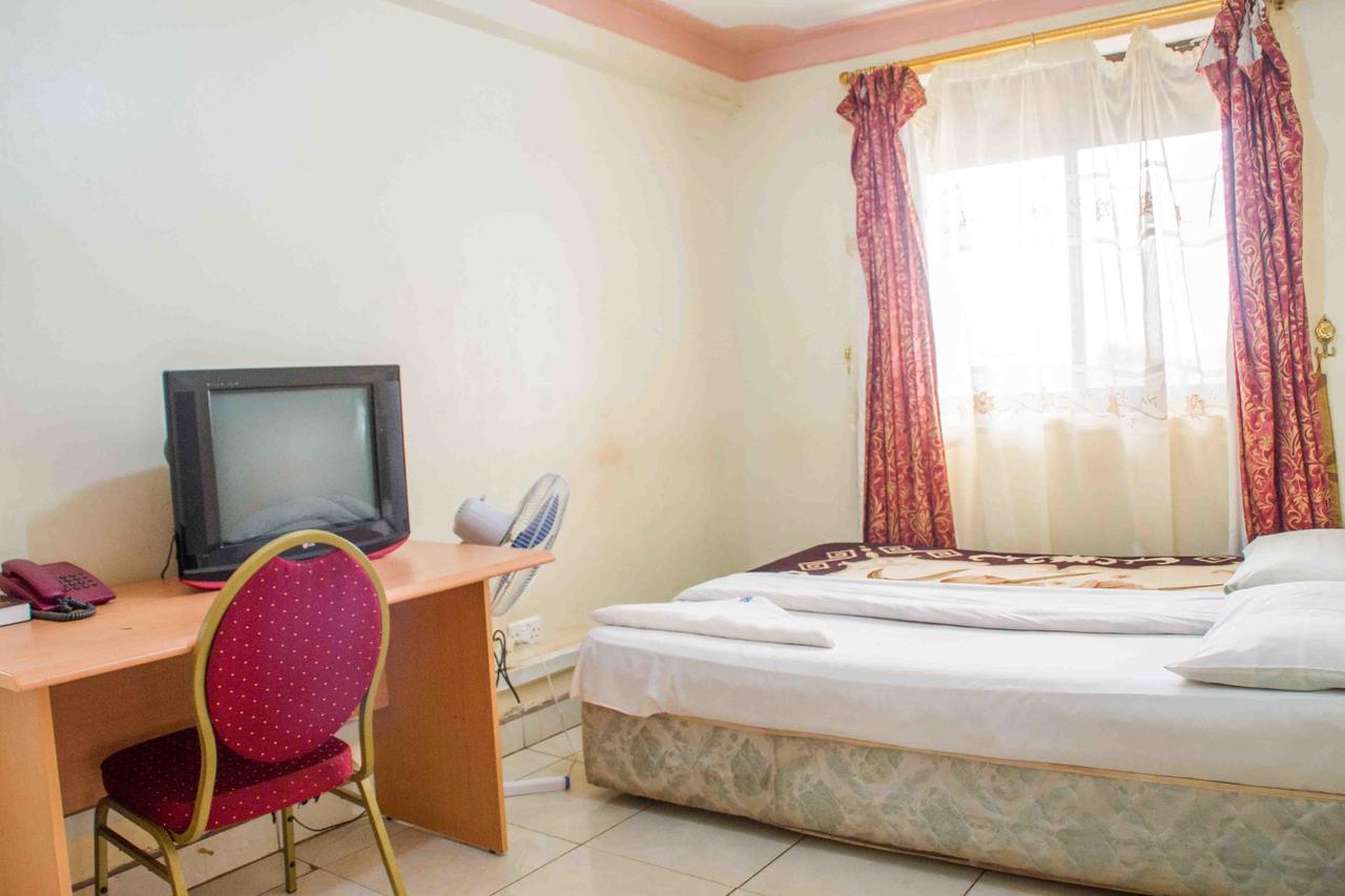 Hotel Nok Continental Gulu Екстериор снимка